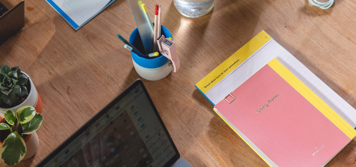 אטבי נייר גיאומטריים בצנצנת – 50 יח'