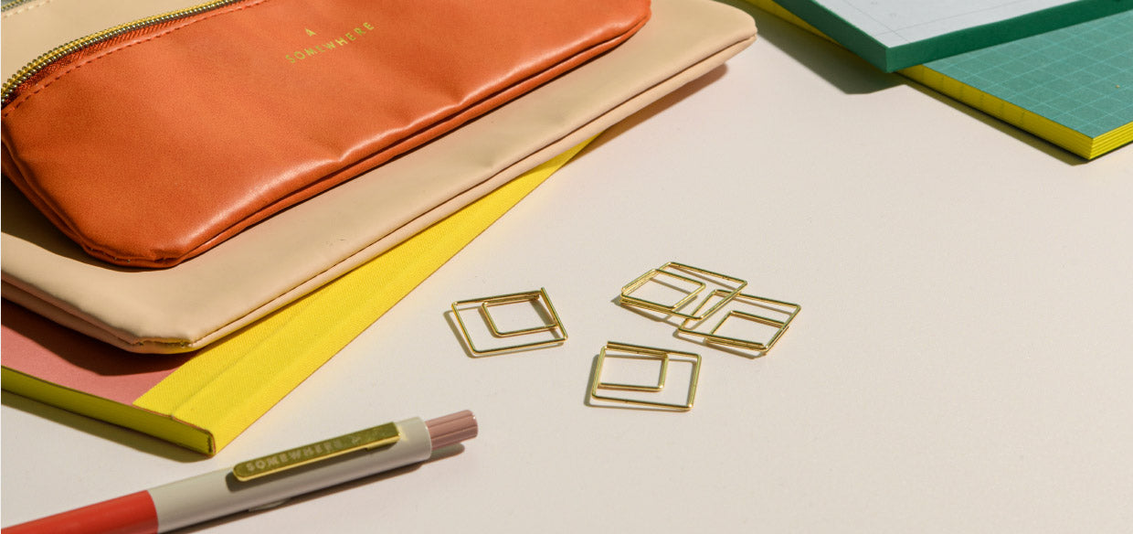 אטבי נייר גיאומטריים בצנצנת – 50 יח'