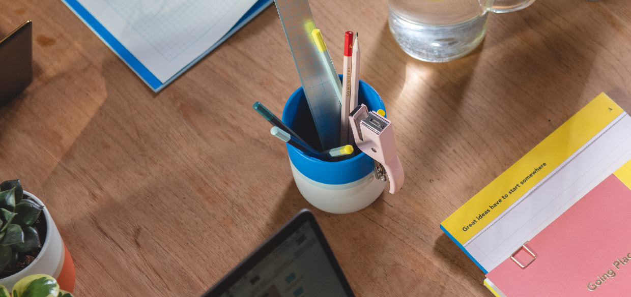 מהדק נייר רטרו קטן - ורוד