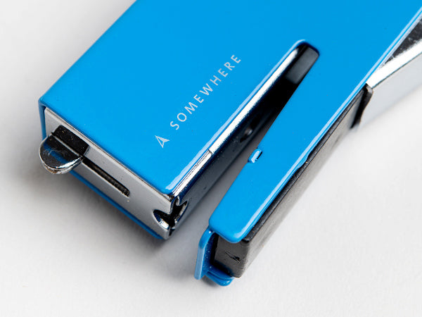 מהדק נייר רטרו - כחול