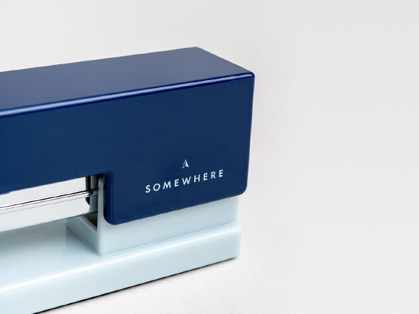 מהדק נייר אלגנטי בשני צבעים