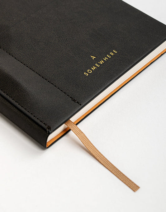 המחברת האולטימטיבית - בצבע גרפיט + עט מוזהבת