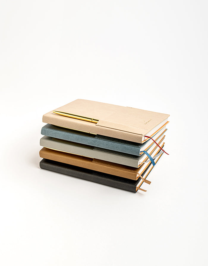 המחברת האולטימטיבית - בצבע גרפיט + עט מוזהבת