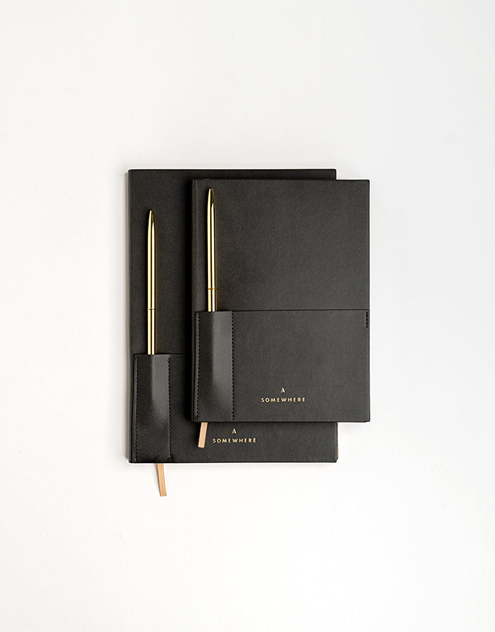 המחברת האולטימטיבית - גדולה -  בצבע גרפיט + עט מוזהבת