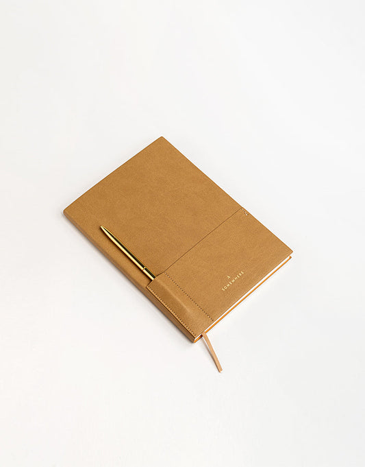 המחברת האולטימטיבית - גדולה - בצבע קאמל + עט מוזהבת