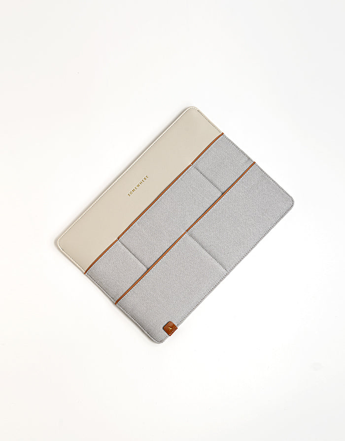 תיק חכם ללפטופ – אפור בהיר